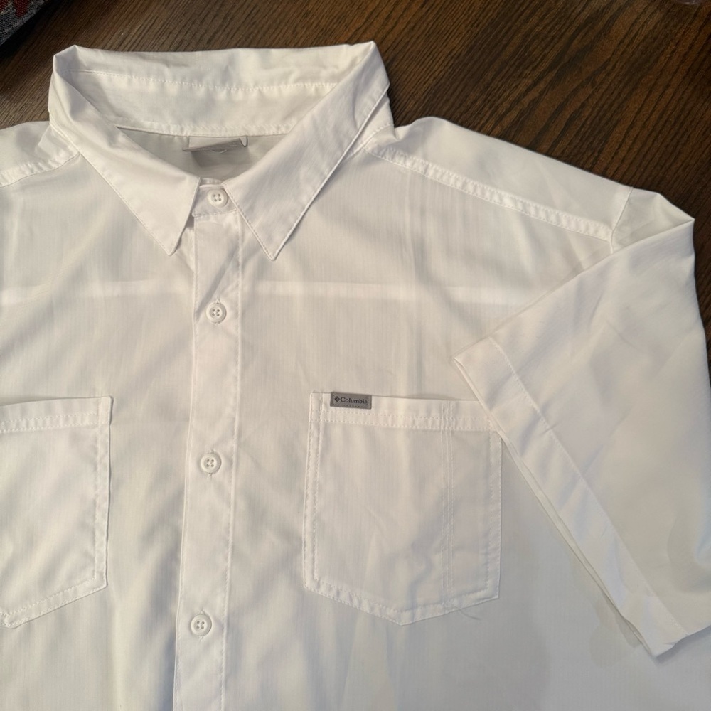 Columbia men’s red eagle lake short sleeve button up shirt, white size XXL